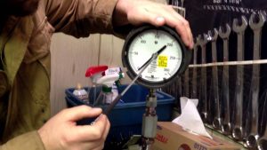 Pressure Gauge Calibration Using Dead Weight Tester